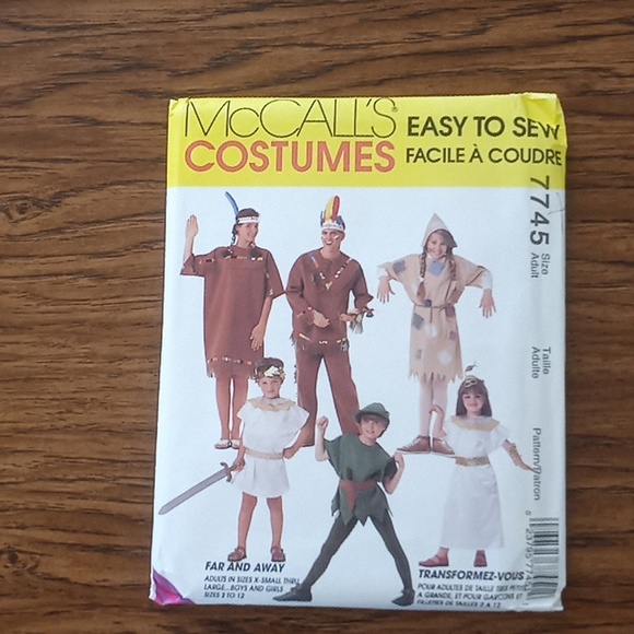 Vintage sewing pattern Costumes - Picture 1 of 2